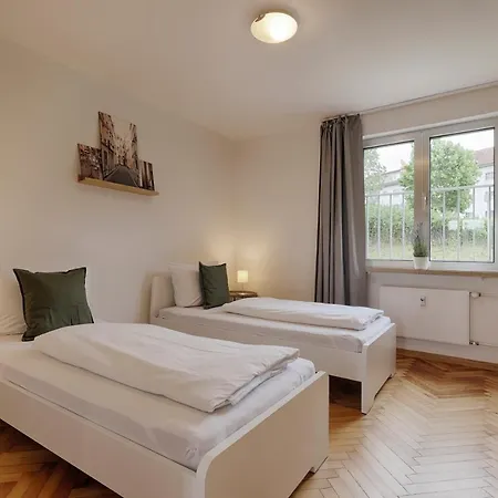 Apartmenthaus Kitzingen - Grosszuegige Wohnungen Fuer Je 4-8 Personen Mit Balkon Buitenkant foto